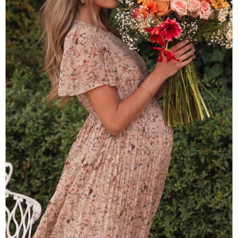 NWT Beige Floral Pleated Short Sleeve Chiffon Maternity Midi Dress Pinkblush